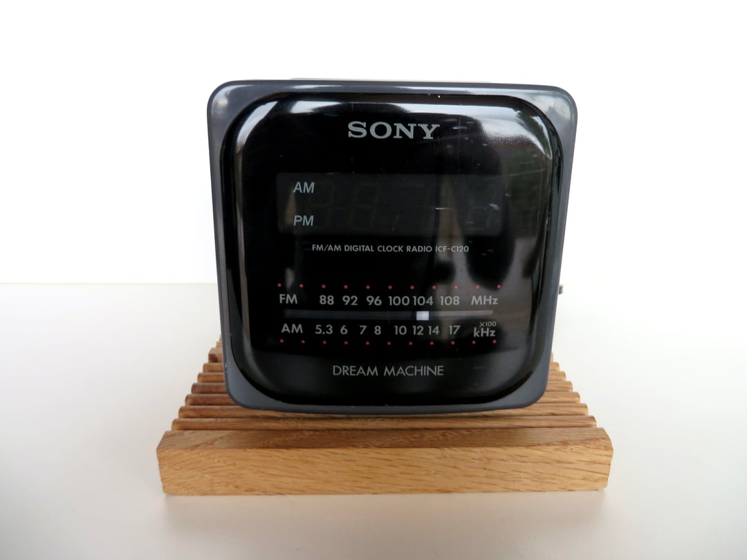 Sony Dream Machine Cube hot Alarm Clock AM/FM Radio Model ICF-C122