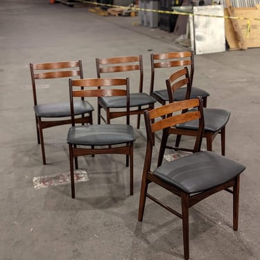(RESERVED) Set of 6 chairs 