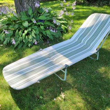 Vintage Tube Green and White Mesh Folding Garden/Lawn Lounge Chair 