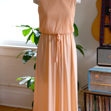1970s Vintage Dress With Lace Neck Collar in Peach 
