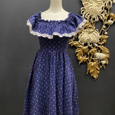 1970s prairie dress, gunne sax, vintage boho dress, calico cotton, navy blue floral, little girls, ruffled, off the shoulders, cottagecore 