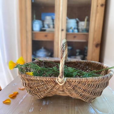 Lovely vintage French petite picking basket 