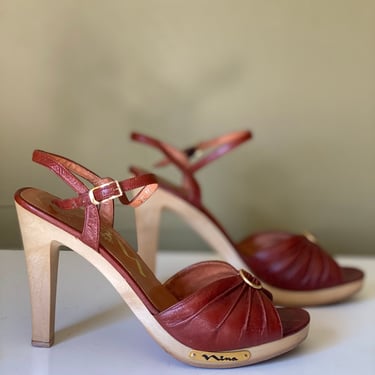 70s NINA brown disco high heels shoes sz 7.5 / vintage 1970s platforms shoes sandals 