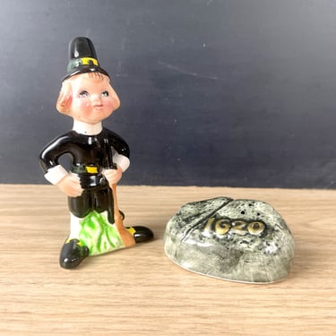 Pilgrim boy and Plymouth Rock salt and pepper - 1950s vintage 