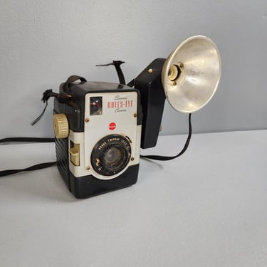 Vintage Brownie Bull's Eye Camera 