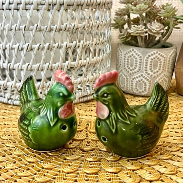 Salt and Pepper Shakers, Roosters, Chickens, Ceramic, Hand Painted, Japan, Vintage Home Kitchen Dining 