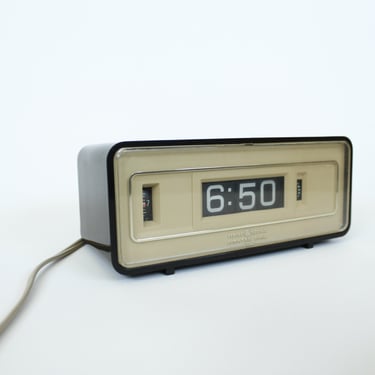 Vintage 60's GE General Electric Simple Alarm Clock - Rolling Number Face - Brown & Tan 