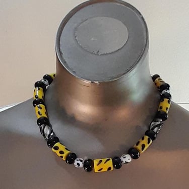 Vintage Art Glass Single Strand Choker / Yellow Black White / Artisan Made 