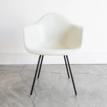 1950s Vintage Eames for Herman Miller DAH Fiberglass Arm Shell Chair in a Parchment Off White - circa 1950s 
