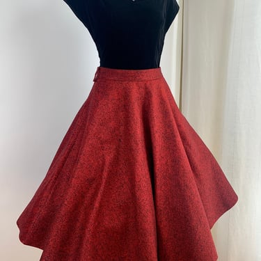 1950'S Full Circle Skirt - Wool Felt - Red with Black Flecks - Size Medium - 28 Inch Waist 