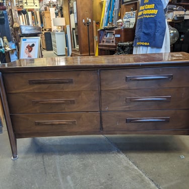 MCM Dresser 19 x 60 x 30.75