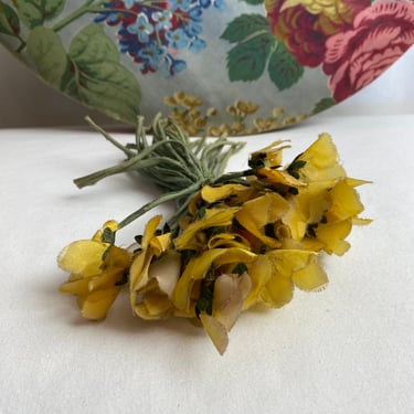 Vintage millinery flowers~ Floral adornment sewing hats hair decor antique silk flowers assorted 30’s 40’s 50’ 60’s yellow pansies bouquet 