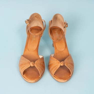 Beautiful Vintage 1970s Thom McAn Tan Leather Heeled Sandals with Ankle Strap 