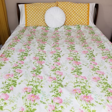 Vintage 1960's Lady Pepperell Sheet / 70s Pink Floral Full Fitted Sheet 