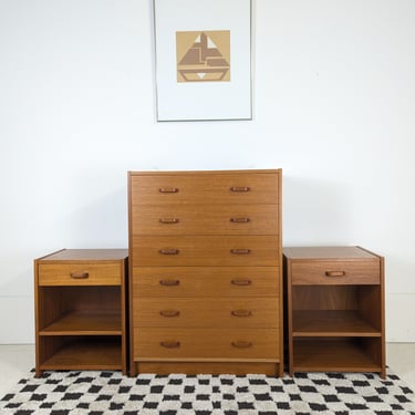 Danish Modern Teak 6 Drawer Dresser & Matching Pair of Nightstands