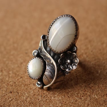 Southwestern Sterling Ring , Vintage Mother of Pearl Silver Ring Size 6 