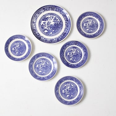 vintage Blue Willow porcelain plate collection, set of 6 