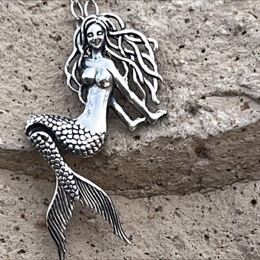 Vintage Sterling Silver Mermaid with Articulated Tail Pendant on 21 Inch Sterling Chain Necklace 