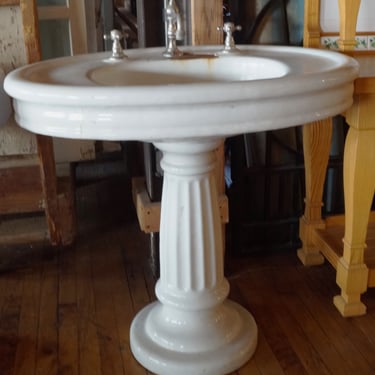Porcelain Oval Pedestal Sink
