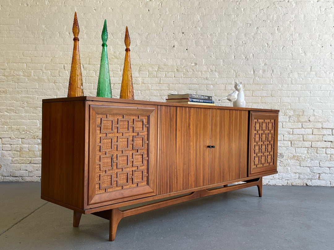 Extra LONG Mid Century MODERN Walnut Stereo / CREDENZA / Media