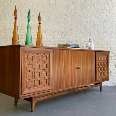 Extra LONG Mid Century MODERN Walnut Stereo Cabinet / CREDENZA / Media Stand, c. 1960's 