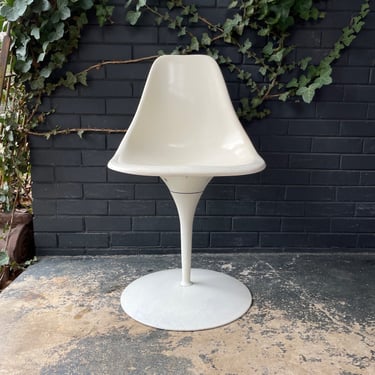 MCM 1960s White Fiberglass Tulip Swivel Chair Vintage Mid-Century Laverne Burke Knoll Seaboard 