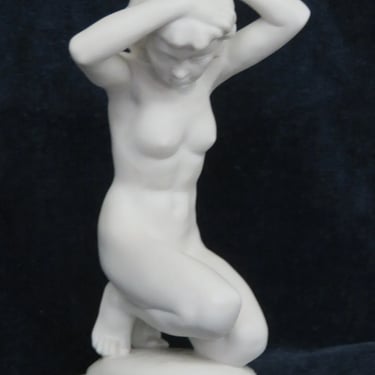 Karl Tutter Hutschenreuther Porcelain After the Bath Nude Woman Figurine 3665B