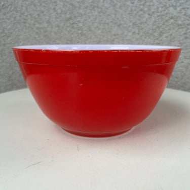 Vintage Pyrex nesting bowl poppy red #402 1.5 qt. Size 7” x 3.5” 