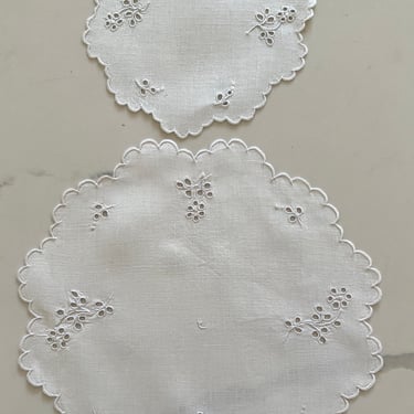 Doilies 2 flower eyelet 5.5 and 9.25 inch DIA 