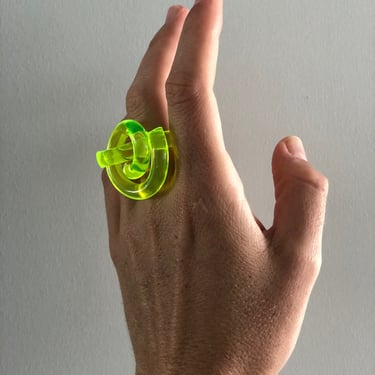 Loop RING, Acrylic Ring, Acrylic Knot Ring, Statement Ring, Wearable Art. Contemporary Ring, Lucite Ring, Birthday Gift, Neon Green Ring 