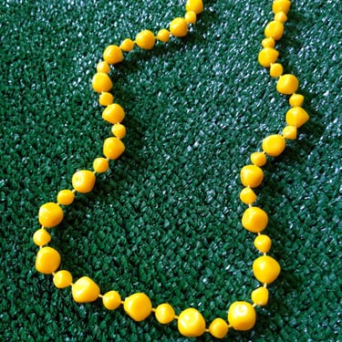 Sweet Vintage 60s 70s 80s Yellow Beaded Necklace 