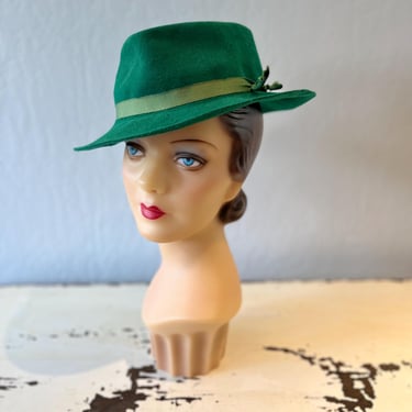 Looking Up to the Skies - Vintage 1940s Emerald Green Wool Fedora Hat TLC 