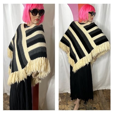 Vintage 70s | Hippie Woodstock Bohemian Crochet Poncho Capelet Cape Shawl 
