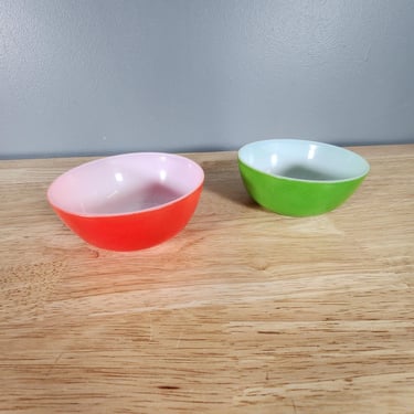 Vintage Hazel Atlas Red and Green Bowl Set 