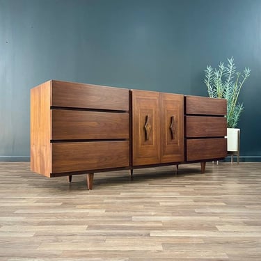 Mid-Century Modern Walnut 9-Drawer Dresser by American of Martinsville, c.1950’s 