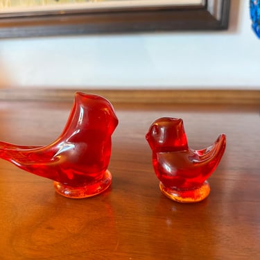 Vintage Set of 2 Amberdina Glass Birds Signed 