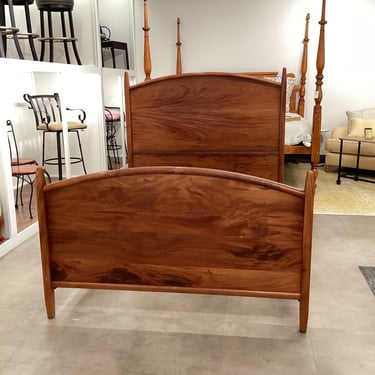 Wooden Queen Bed B052