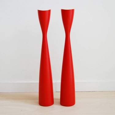 Pair of Scandinavian Modern Wooden Tulip Tapered Candlestick Holders Red 