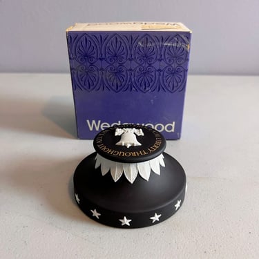 Vintage Wedgwood Collectors Society Black Jasperware Liberty Bell Paperweight 