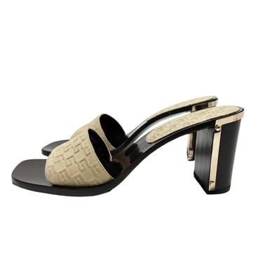 Gucci Beige Logo Leather Heels