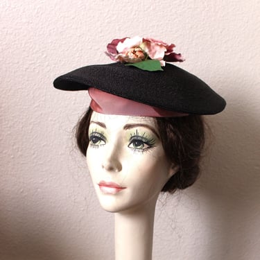 Vintage 1940s Women's Black Fine Straw Pancake Pink Flowers Beret Beanie HAT Tilt / One Size 