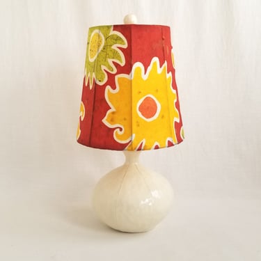 White ceramic lamp. Mid-century inspired pottery with red, sunflower shade 