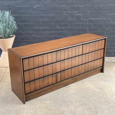 Mid-Century Modern 9-Drawer Walnut Dresser, 1960’s 
