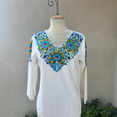 Vintage boho Mexican top hand embroidered blue floral Sz S/M 