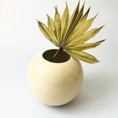 Postmodern Cream Sphere Vase 