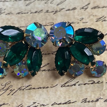 vintage emerald earrings 1950s jeweled navette clip-ons 