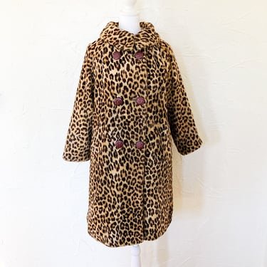 40s/50s Faux Fur Leopard Print Double Breasted Coat with Burgundy Buttons and Bracelet Sleeves | Large 