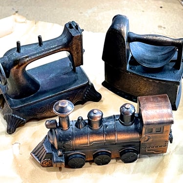 VINTAGE: 3pcs - Metal Pencil Sharpener - "Play Me" - Made in Spain - Sowing Machine, Iron, Train - SKU 14-A3-00034835 