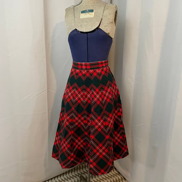 1950s Scotch House British vintage Skirt red green tartan 12 panel S 