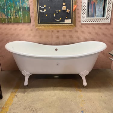 Freestanding Cast Iron Clawfoot Bathtub 70.5"